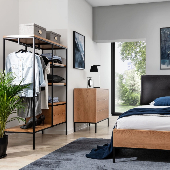 Sypialnia Loft Karmel z regałem